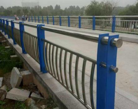 ���̰���